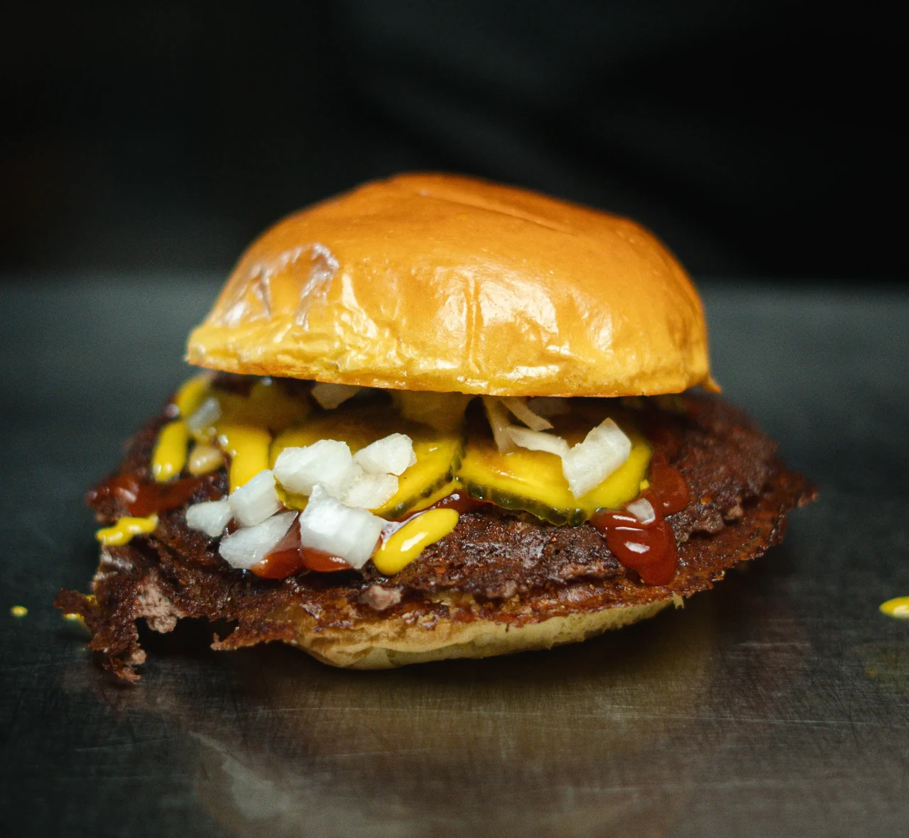 Smash Burger OG clàssica amb doble carn smash 180g i cogombre encurtit casolà