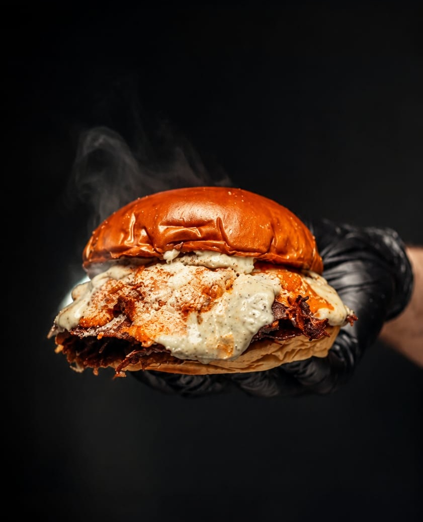 Smash Burger Trufada Supreme amb rovell d'ou a baixa temperatura i salsa trufada