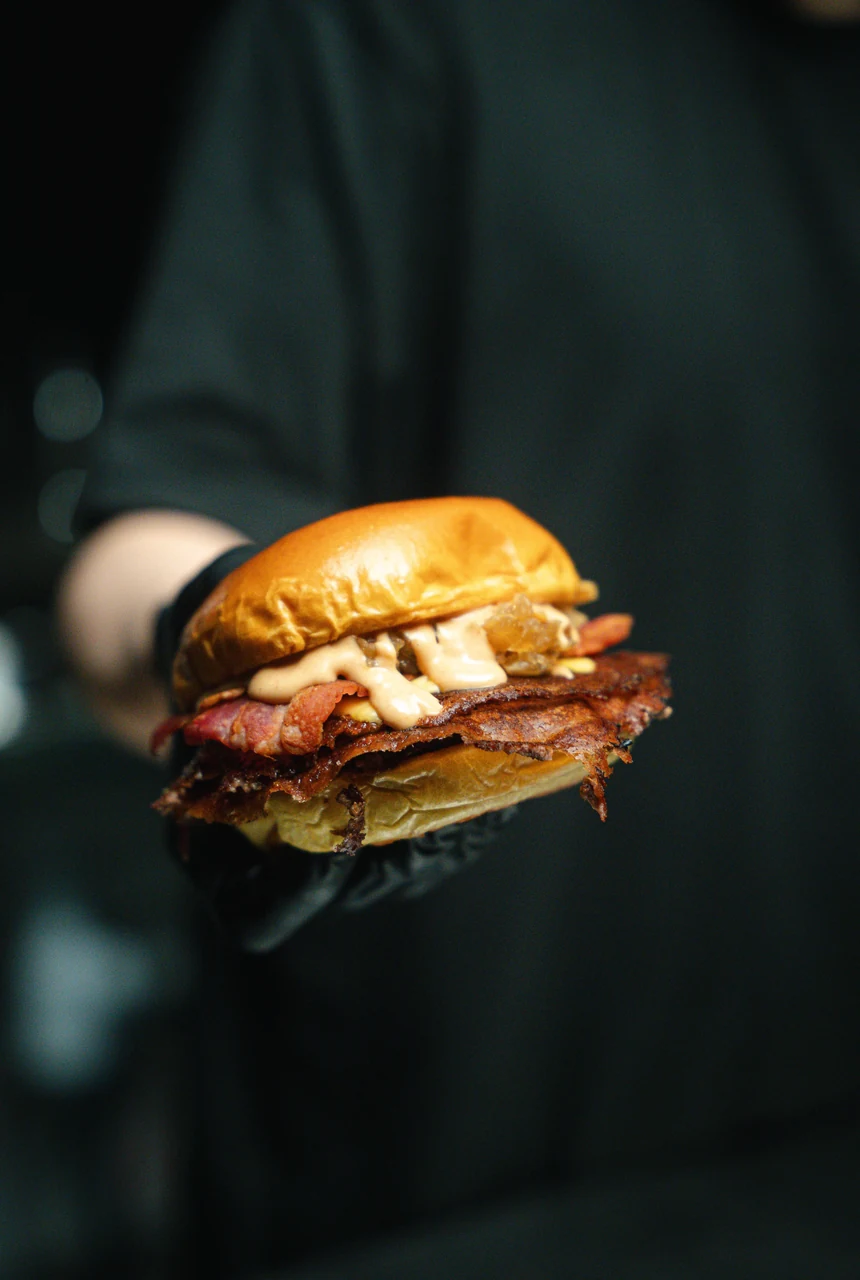 Smash Burger Cheesebacon clàssica amb doble cheddar i bacon cruixent